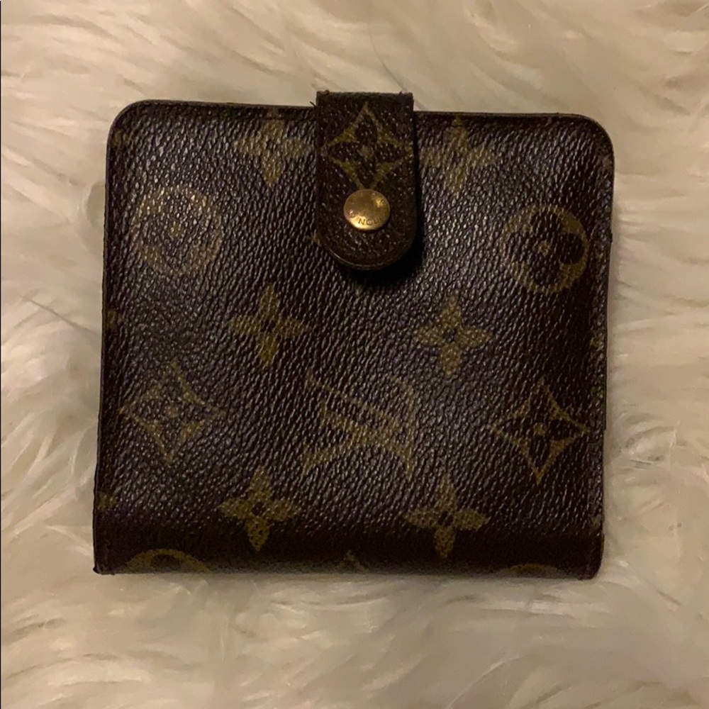 Louis Vuitton Zippy Wallet